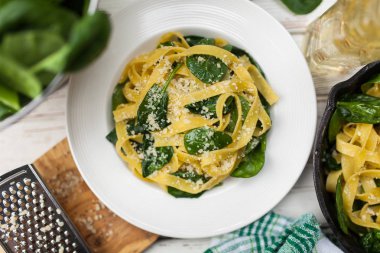 Ispanak tagliatelle makarna