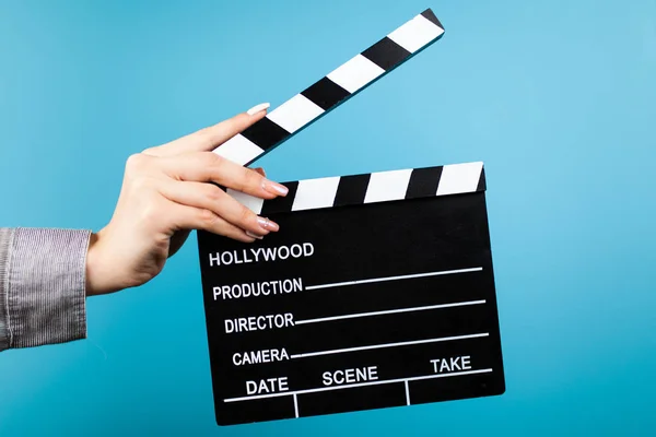 Female hands holding a clapperboard — Stock Photo, Image
