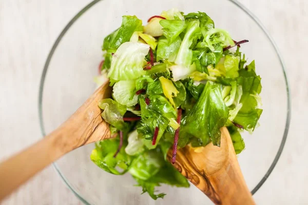 Frischer grüner Salat — Stockfoto