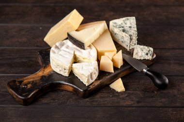 farklı çeşit peynir
