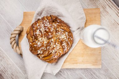 Tatlı akçaağaç şurubu ekmek