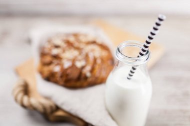 Tatlı akçaağaç şurubu ekmek