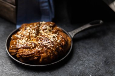 Tatlı akçaağaç şurubu ekmek