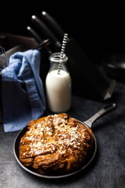 Tatlı akçaağaç şurubu ekmek