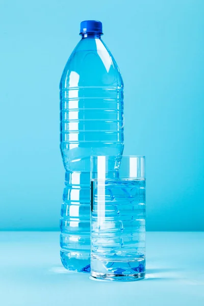 Plastic waterfles — Stockfoto