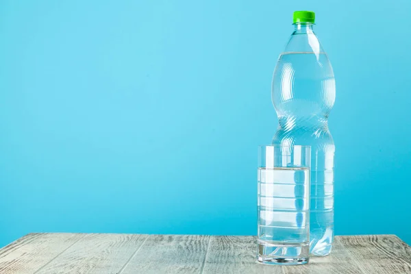 Wasserflasche aus Kunststoff — Stockfoto