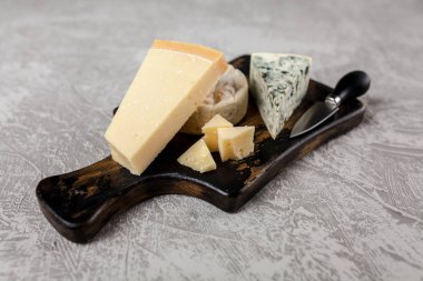 farklı çeşit peynir