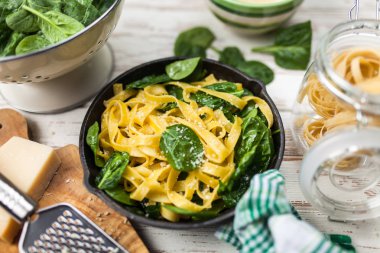 Ispanak tagliatelle makarna