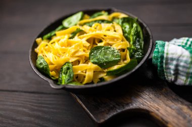 Ispanak tagliatelle makarna
