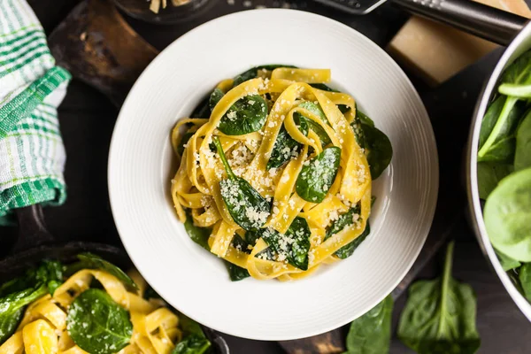 Spinach tagliatelle pasta — Stock Photo, Image