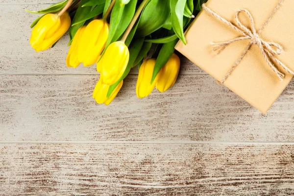 Yellow tulips on wooden background — Stock Photo, Image