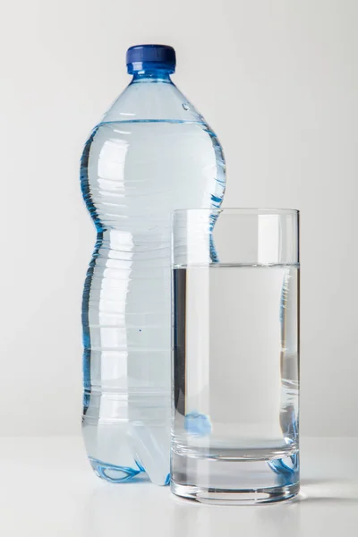 Plastic waterfles — Stockfoto