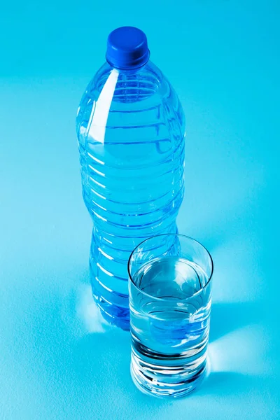 Wasserflasche aus Kunststoff — Stockfoto