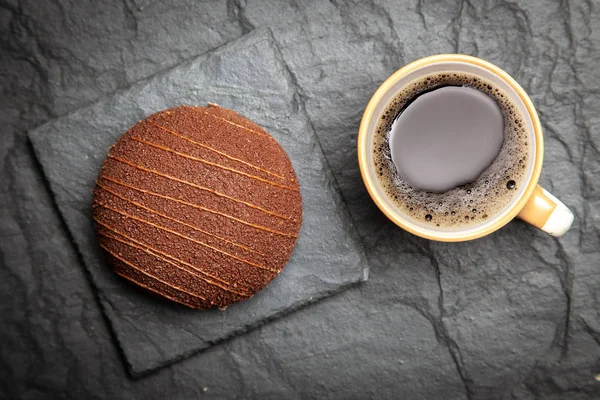 Kaffee und ein Dessert — Stockfoto