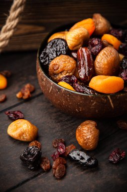 Kurutulmuş meyve karışımı