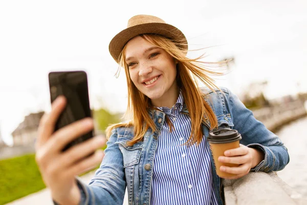 Young red haired girl — Stock Photo, Image