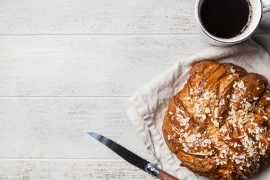 Tatlı akçaağaç şurubu ekmek