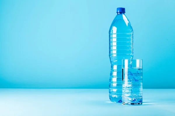 Plastic waterfles — Stockfoto