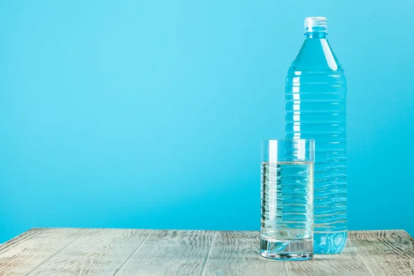 Wasserflasche aus Kunststoff — Stockfoto