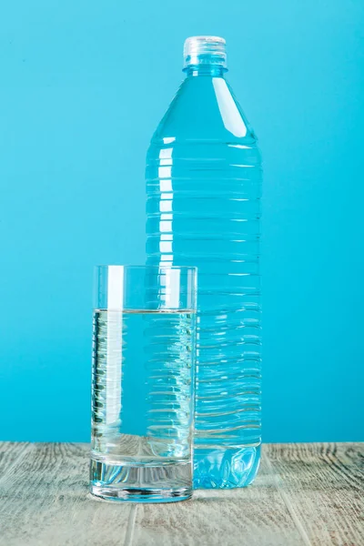 Wasserflasche aus Kunststoff — Stockfoto