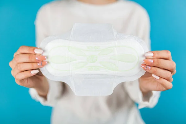 Woman holding a pad — Stock Photo, Image