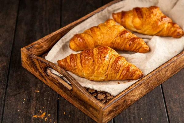 Máslo čerstvé croissanty — Stock fotografie