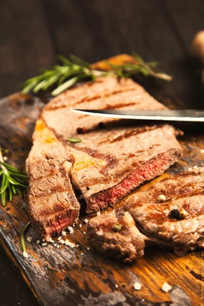 Grilled steak on wooden cutting board — Stock Photo, Image