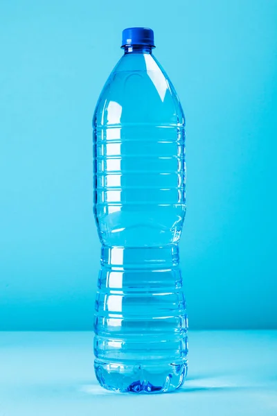 Wasserflasche aus Kunststoff — Stockfoto