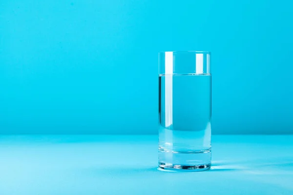 Botella de agua de plástico —  Fotos de Stock