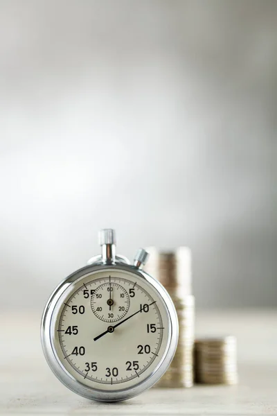 Analoge stopwatch op grijze achtergrond — Stockfoto