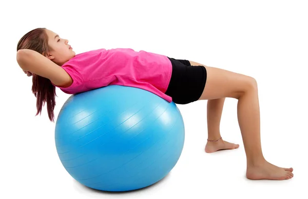 Ejercicios de fitness con bola azul — Foto de Stock