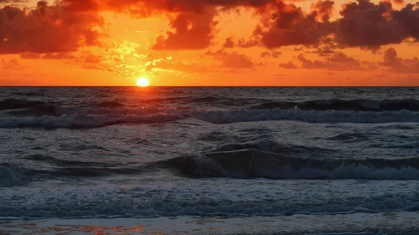 Puesta de sol en el mar — Foto de Stock