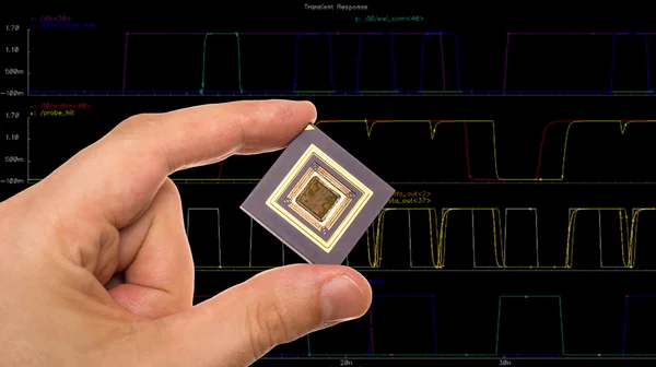 Mikroprocesor w dłoni — Zdjęcie stockowe