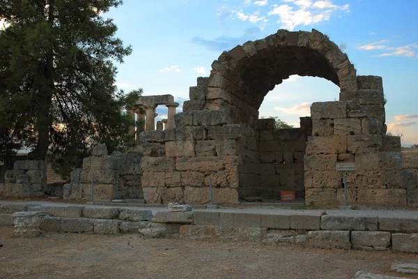 Ruiny v Corinth, Řecko - archeologická lokalita — Stock fotografie