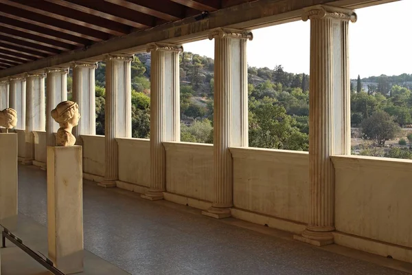 Stoa van Attalos (portiek) in de oude Agora, Athene, Griekenland — Stockfoto