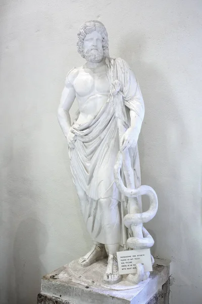 Standbeeld van Asclepius in museum van Epidaurus, Griekenland — Stockfoto