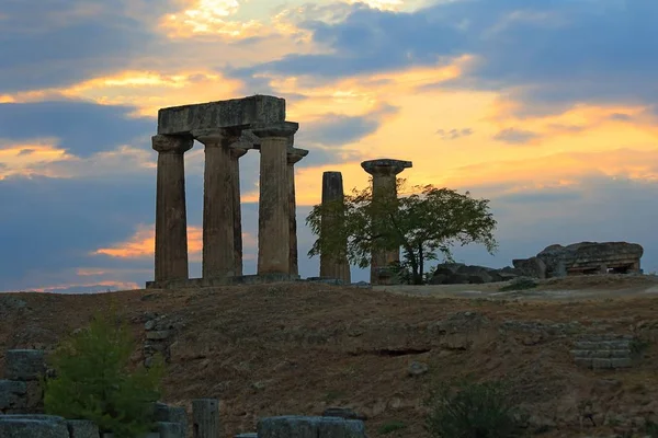 Ερείπια του ναού του Απόλλωνα Κόρινθος, Ελλάδα — Φωτογραφία Αρχείου