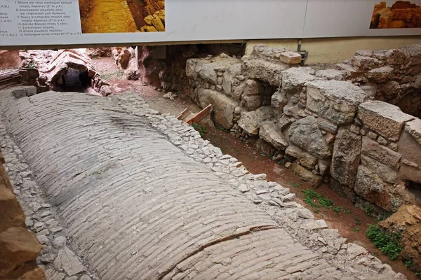 Ruínas gregas antigas no metrô de Atenas, Grecia — Fotografia de Stock
