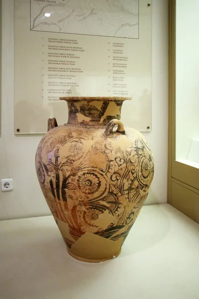 Micene, Grecia, 07 settembre 2016. Ceramiche nel museo di Micene. Questo manufatto è stato creato circa 3500 anni fa . — Foto Stock