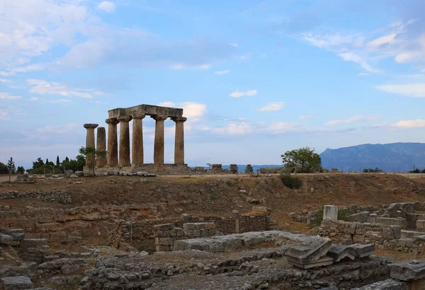Ruines du temple Apollon à Corinthe, Grèce — Photo