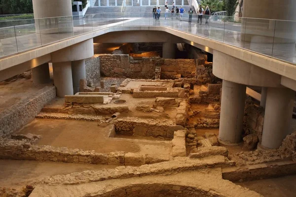 Athen, Griechenland, 11. September 2016. antike griechische Ruinen im Athener Akropolismuseum. sie wurden bei der Errichtung eines neuen Museums ausgegraben. — Stockfoto