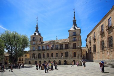 Toledo, İspanya, 8 Mayıs 2017. Plaza del Ayuntamiento, Toledo, İspanya. Tarihi Toledo şehir Unesco Dünya Mirası olduğunu.
