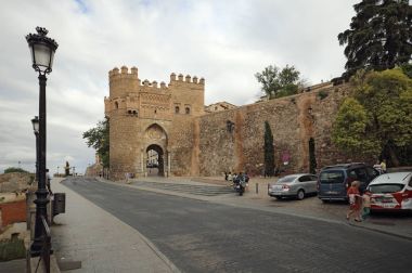Toledo, İspanya, 10 Nisan 2017. Puerta del Sol (Gates of the Sun), Toledo, İspanya. Tarihi Toledo şehir Unesco Dünya Mirası olduğunu.