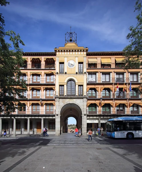 Toledo, Hiszpania, 08 maja 2017 r. (Placu) Plaza de Zocodover, Toledo, Hiszpania. Historyczne miasto Toledo jest na listę światowego dziedzictwa Unesco. — Zdjęcie stockowe