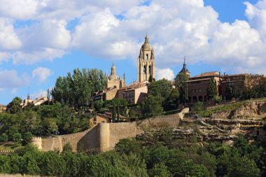 Segovia, İspanya. Güneşli bir gün Gotik Katedrali