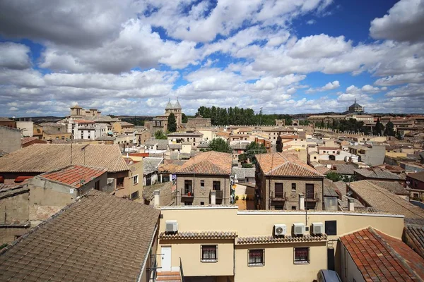 Panorama von toledo mit toren von bisagra, spanien — Stockfoto