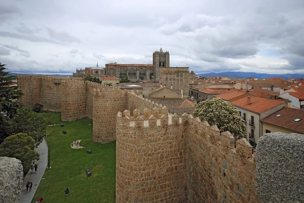 Avila medeltida fästning vägg, Castilla y Leon, Spanien — Stockfoto