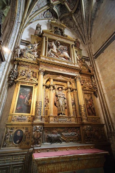 Segovia, Spain, May, 9, 2017. Segovia, Spain. Gothic cathedral interior. This cathedral in a beautiful example of medieval gothic architecture. — Stock Photo, Image