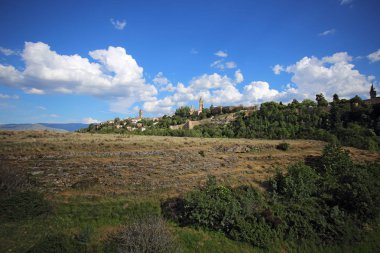 Segovia Panoraması Katedrali bir şehir ile duvarlar, İspanya