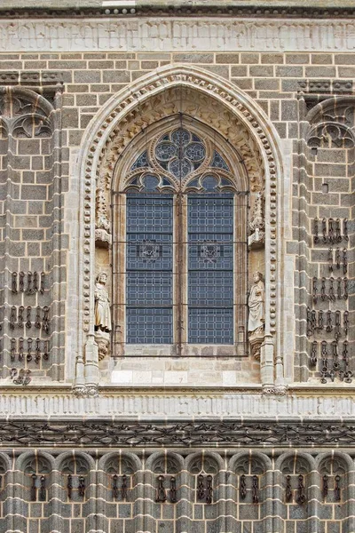 Žehličky na stěnu Monasterio de San Juan de los Reyes, Toledo, Španělsko — Stock fotografie